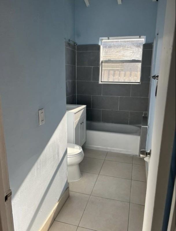 519 Nw 10th Ave #B - Photo 2 of 8