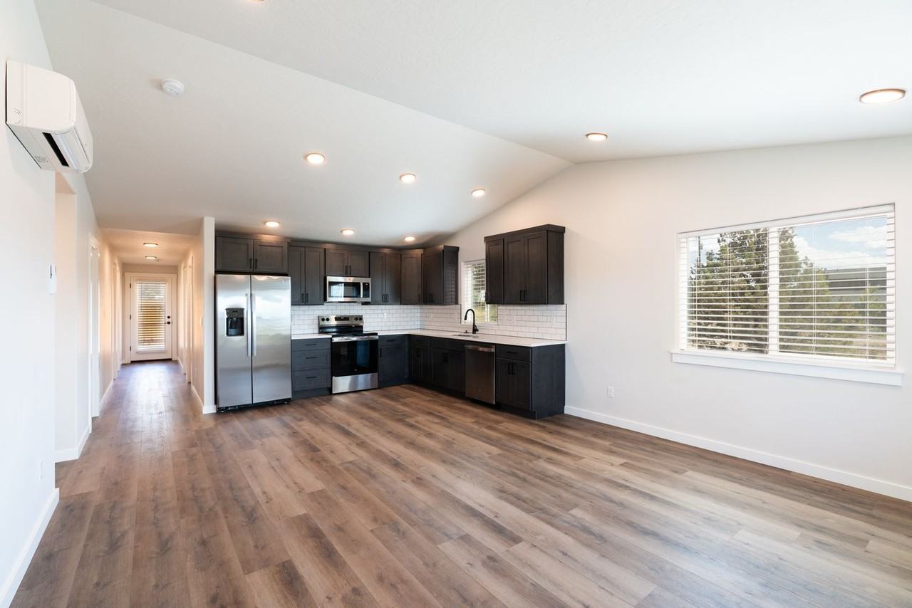3082 Sw 46th St - Photo 4 of 19
