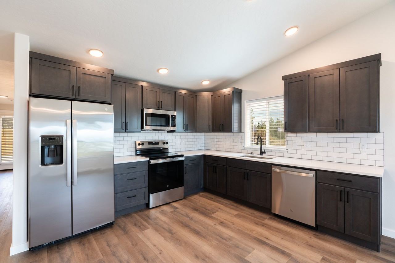 3082 Sw 46th St - Photo 5 of 19
