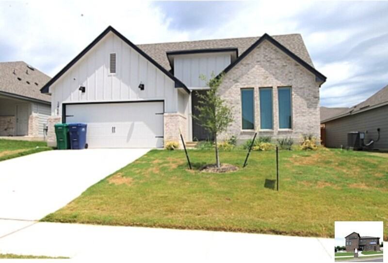 2466 Bee Creek Dr - Photo 3 of 16