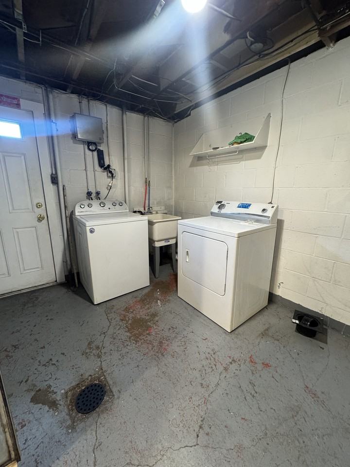 355 Macassar Dr #355 - Photo 2 of 16