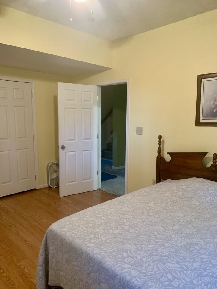 261 Leviticus Dr - Photo 4 of 12
