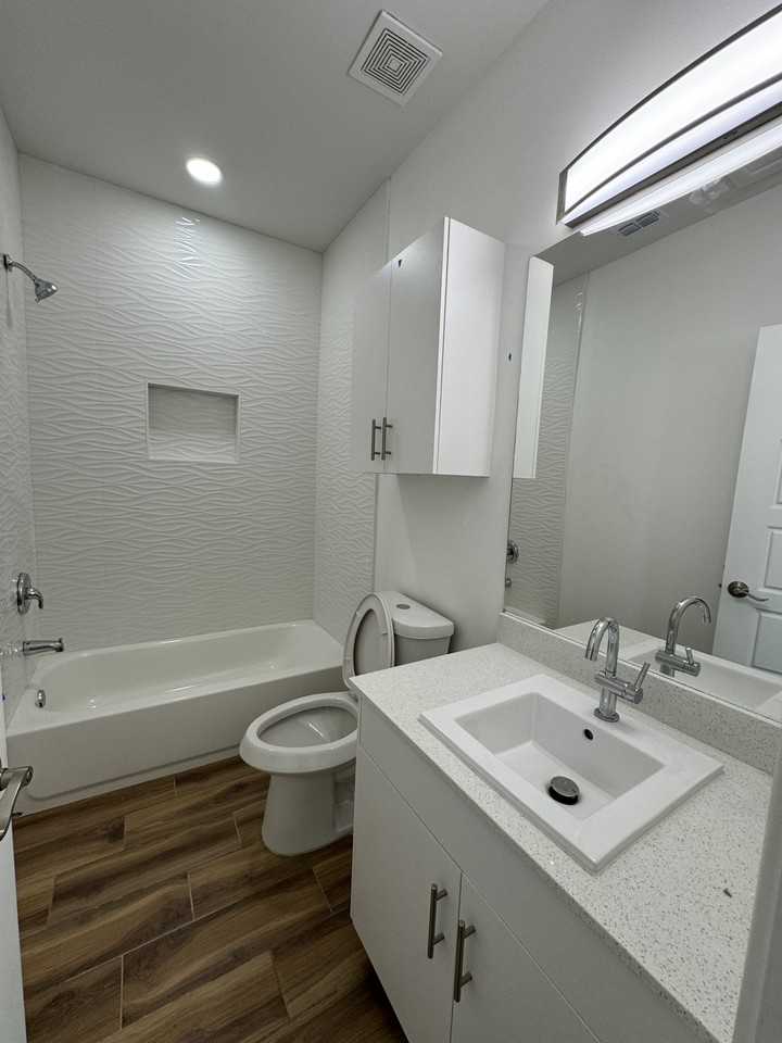 5307 Vision St #A - Photo 4 of 9