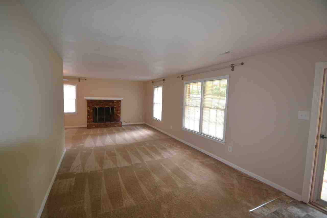 5512 Wallace Ave - Photo 2 of 7