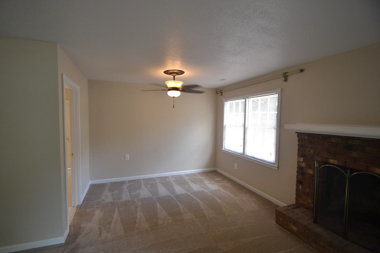 5512 Wallace Ave - Photo 3 of 7