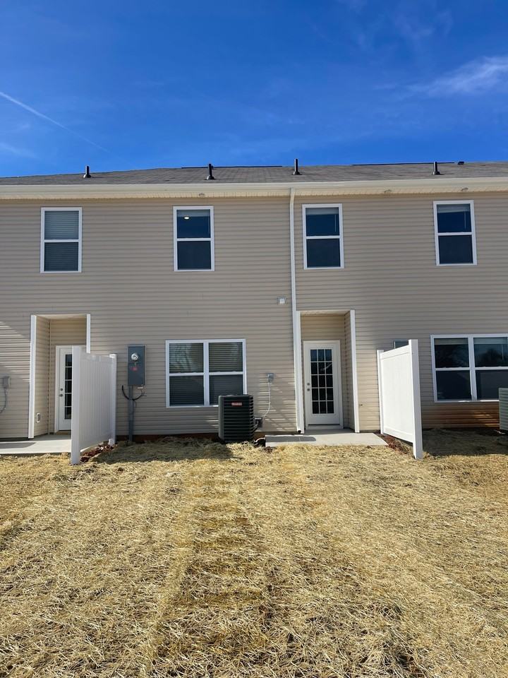 46 Moon Rock Ct #46 - Photo 2 of 8