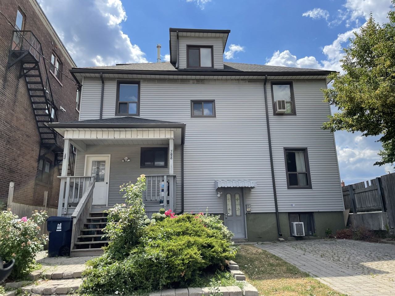 798 Carlaw Avenue ##5