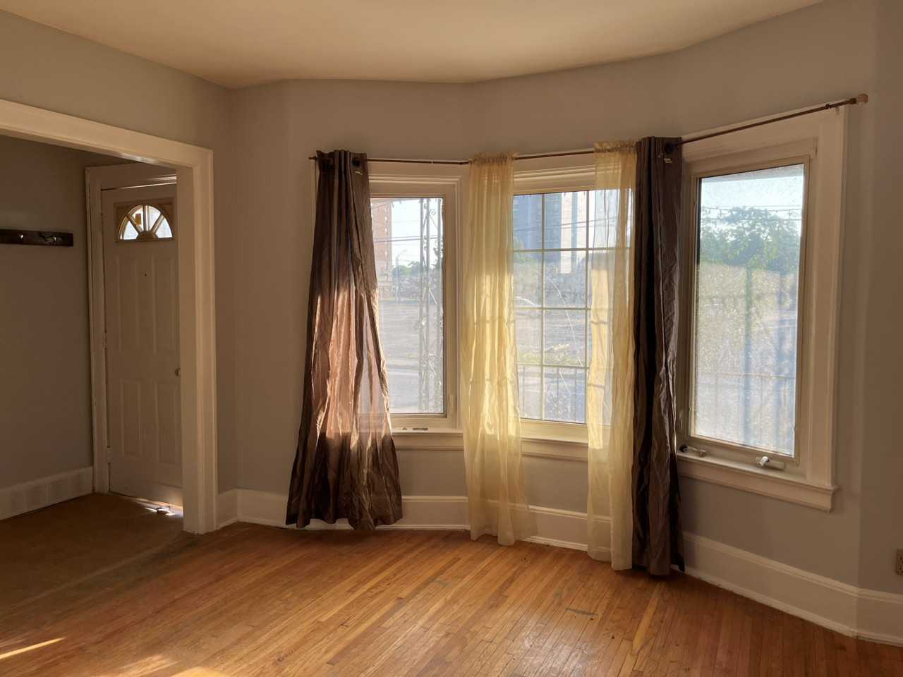 845 Pelissier St - Photo 2 of 7