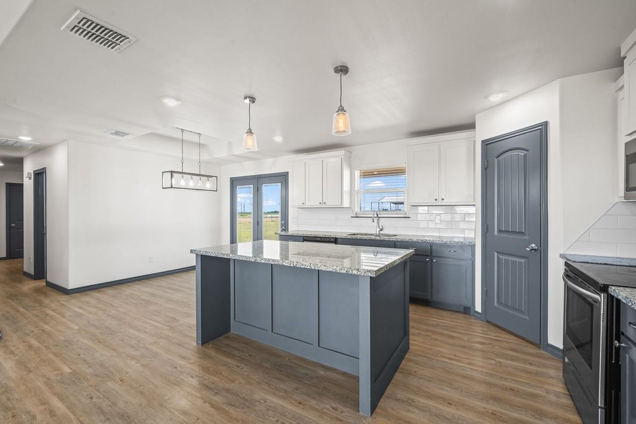 8707 N County Road 3200 - Photo 2 of 35