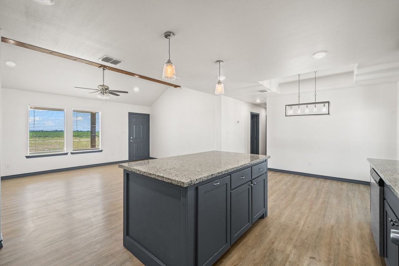 8707 N County Road 3200 - Photo 3 of 35