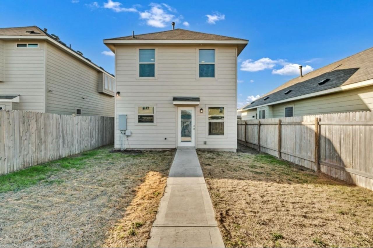 4611 Graceful Ln - Photo 4 of 27