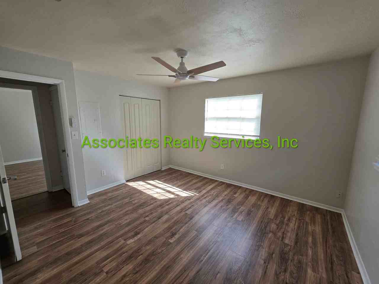 4710 Ne 4th Pl - Photo 2 of 7