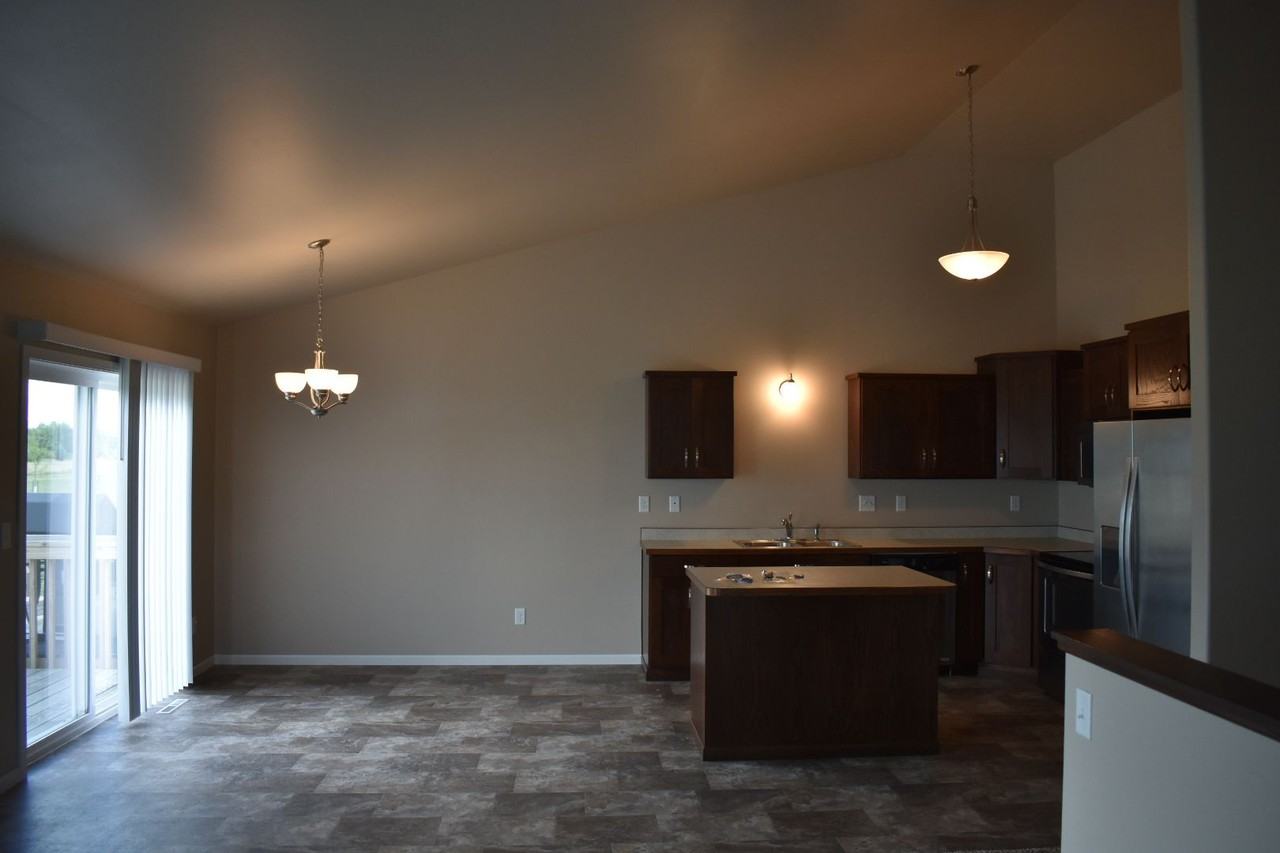 1341 12th St W - Photo 3 of 6