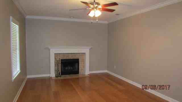 401 W 6th St - Photo 2 of 14