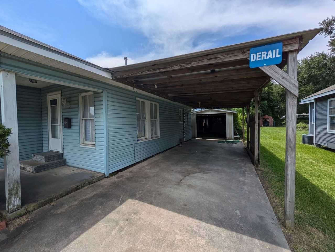 1030 Dallas St - Photo 2 of 13