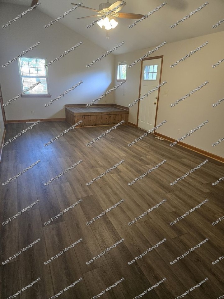 503 Wabash Ave - Photo 3 of 10