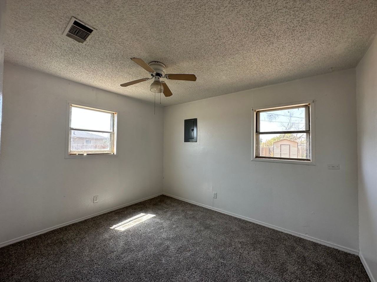 7324 26th St - Photo 4 of 8