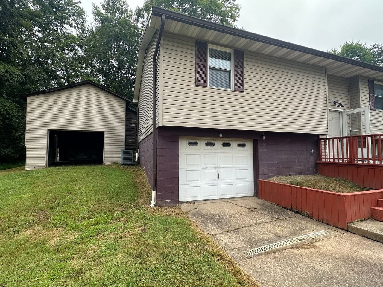 2994 Meadowview Dr - Photo 2 of 21