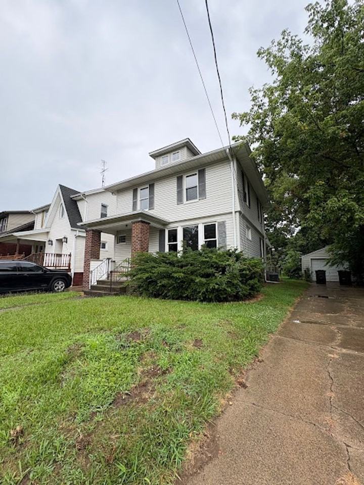 1326 Cottage Pl Nw - Photo 2 of 24