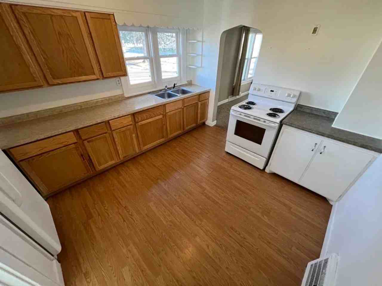 240 Adrian St - Photo 3 of 10