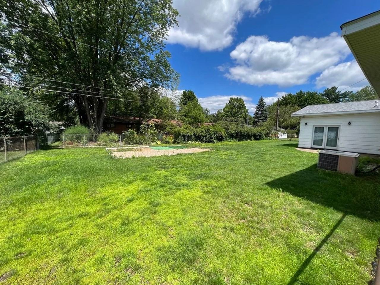 1720 Heuss Ave - Photo 3 of 16