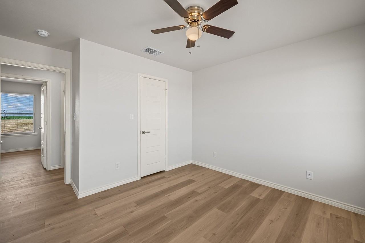 10715 N County Road 2800 #B - Photo 2 of 36