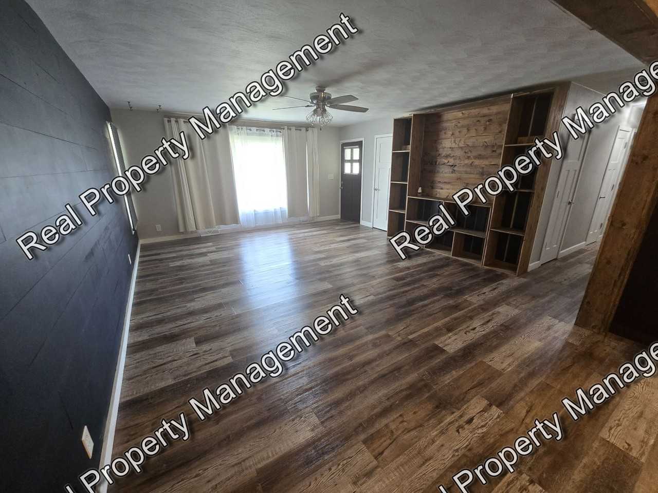 2772 Willowcreek Rd - Photo 2 of 9