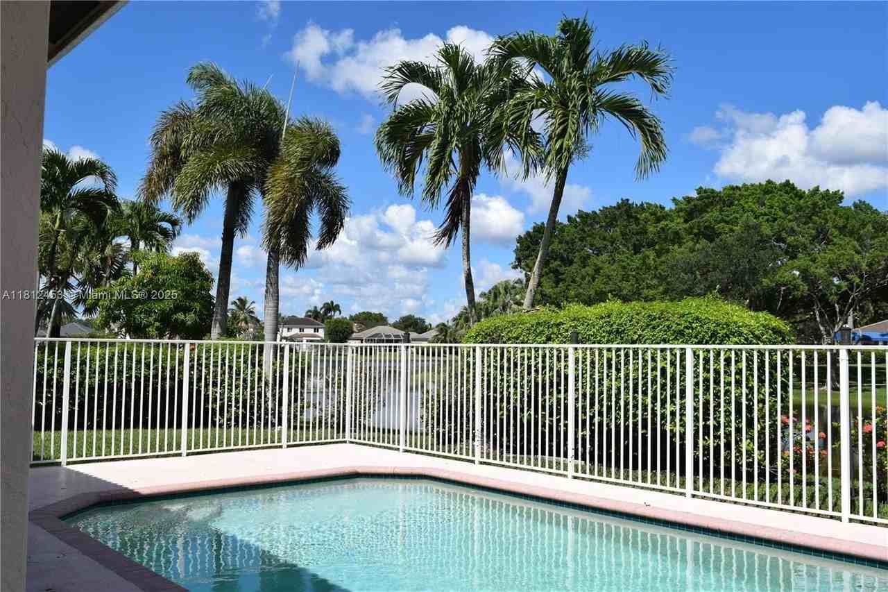 991 Crestview Cir - Photo 3 of 50