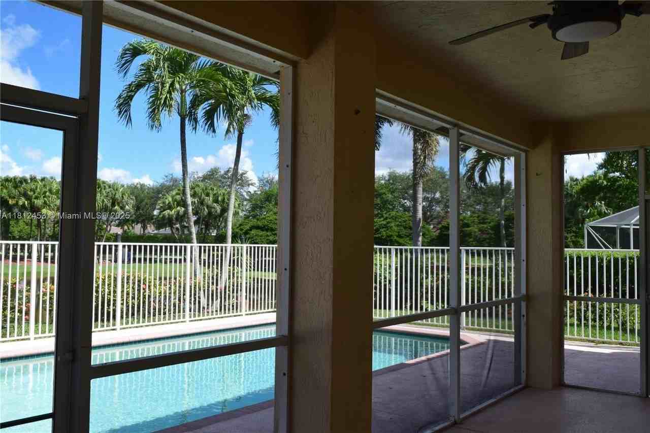 991 Crestview Cir - Photo 7 of 50