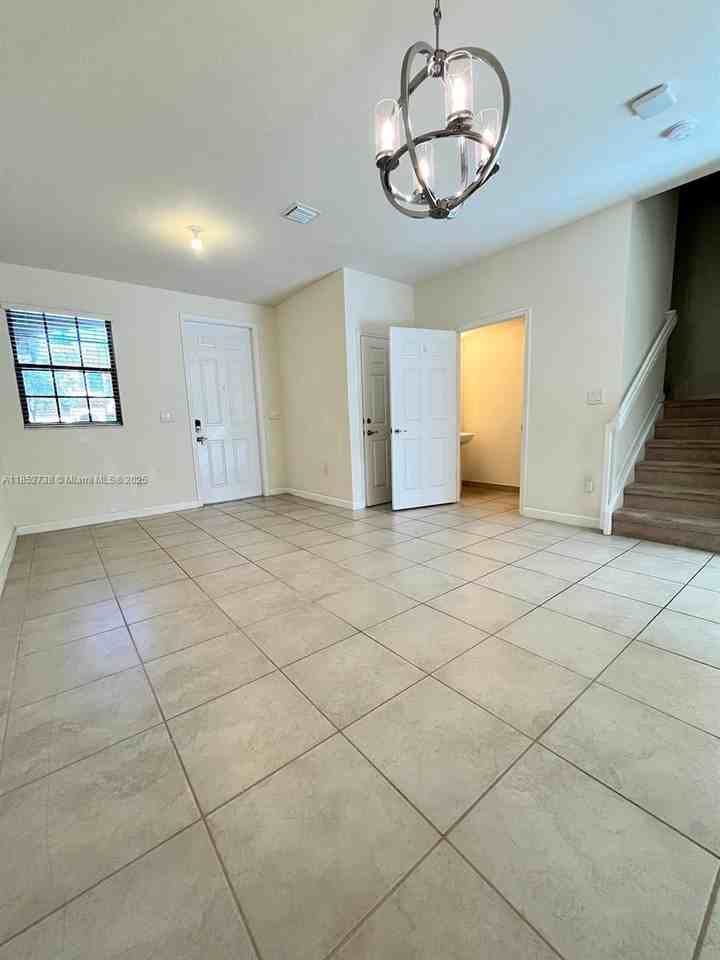 159 Se 33rd Ter - Photo 5 of 8