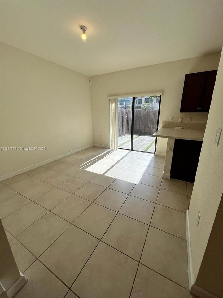 159 Se 33rd Ter - Photo 6 of 8