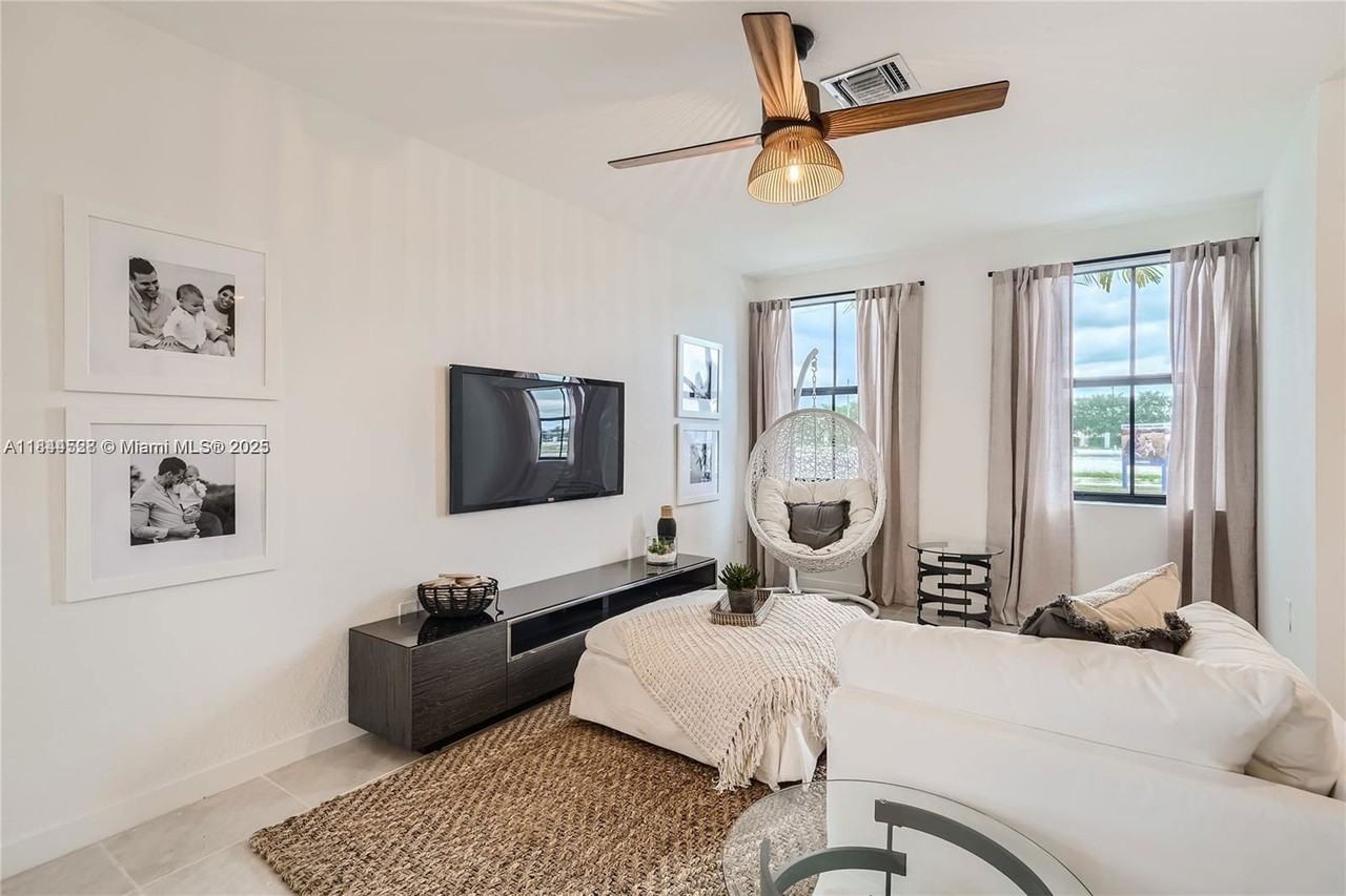 409 Ne 12th St - Photo 4 of 8