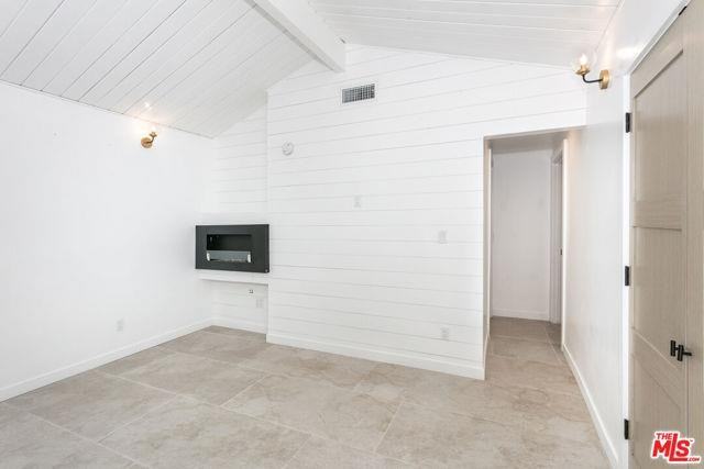 16733 Oak View Dr - Photo 2 of 8