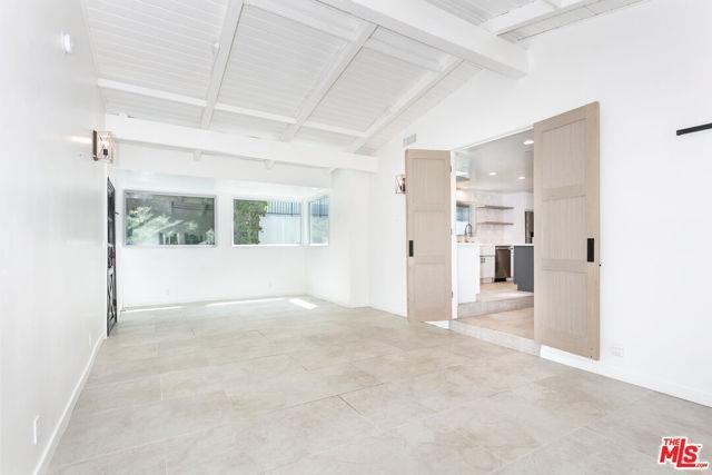 16733 Oak View Dr - Photo 3 of 8