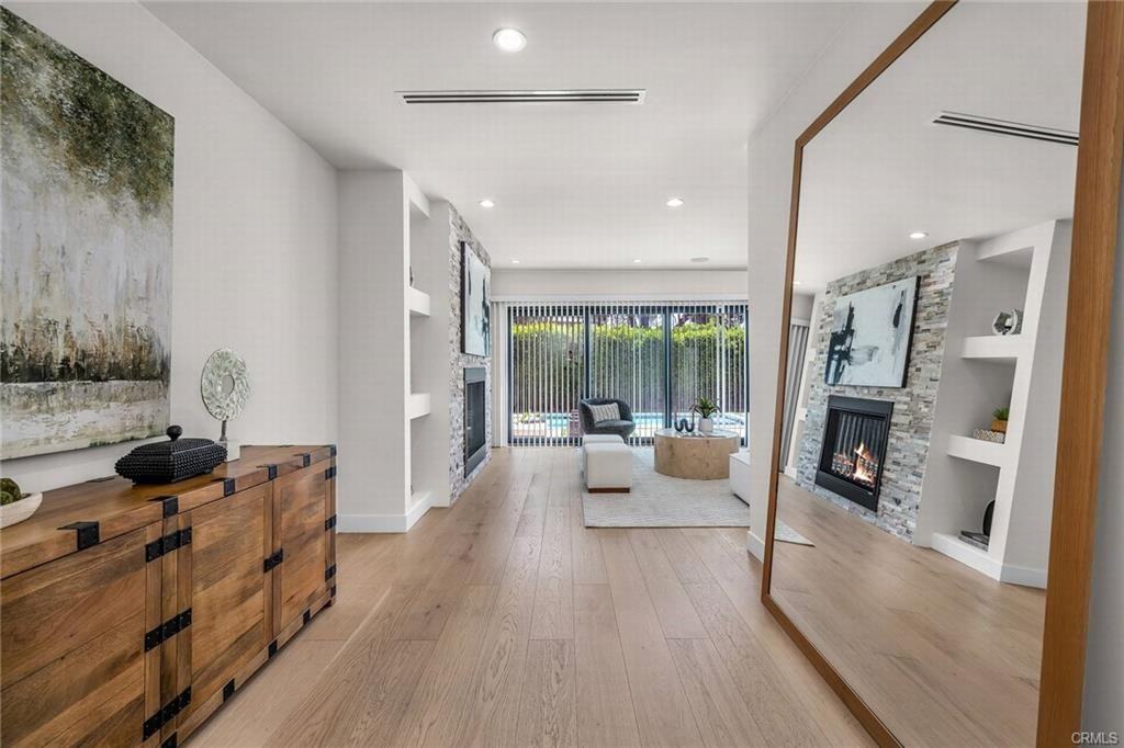 5110 Greenbush Ave - Photo 2 of 8