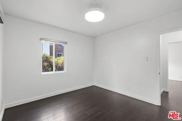 1434 24th St - Photo 3 of 8