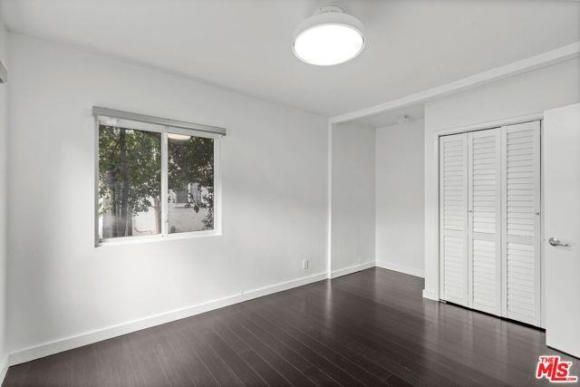 1434 24th St - Photo 6 of 8