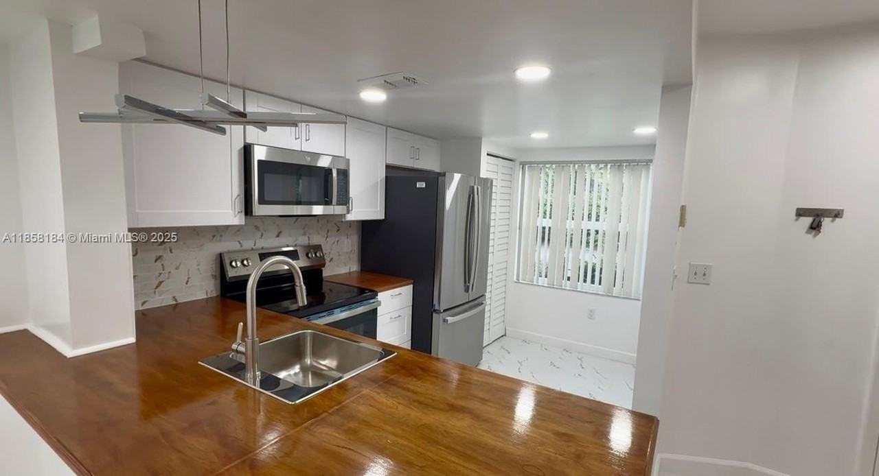 3982 Nw 90th Ave #3982 - Photo 3 of 20