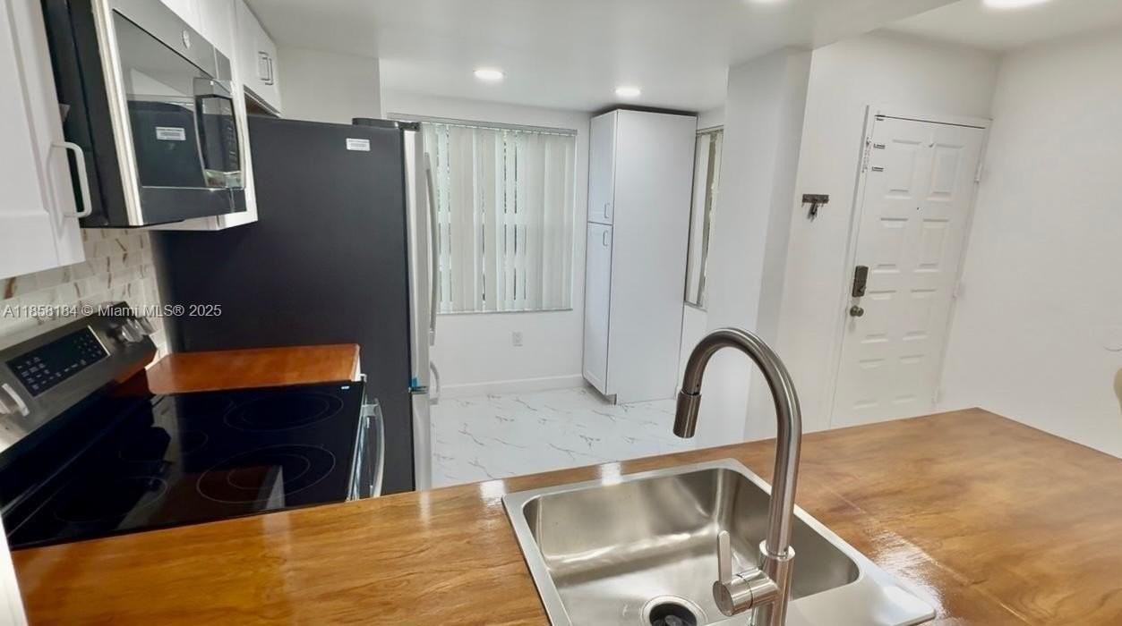 3982 Nw 90th Ave #3982 - Photo 4 of 20