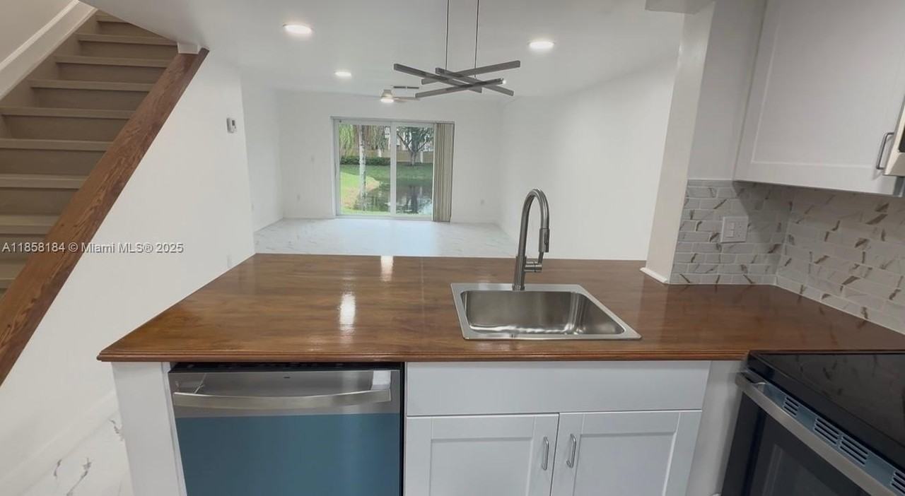 3982 Nw 90th Ave #3982 - Photo 7 of 20