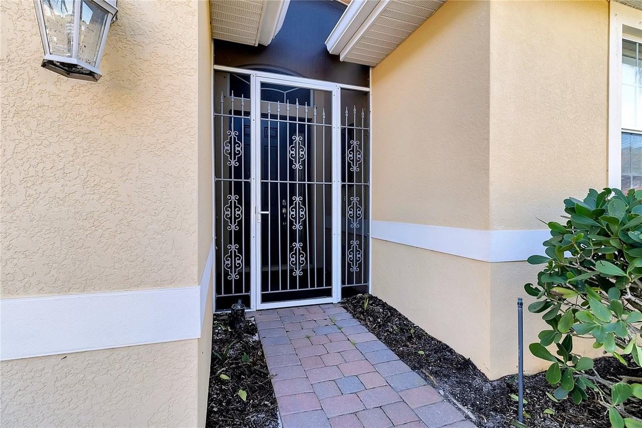 6289 Falcon Lair Dr - Photo 3 of 39