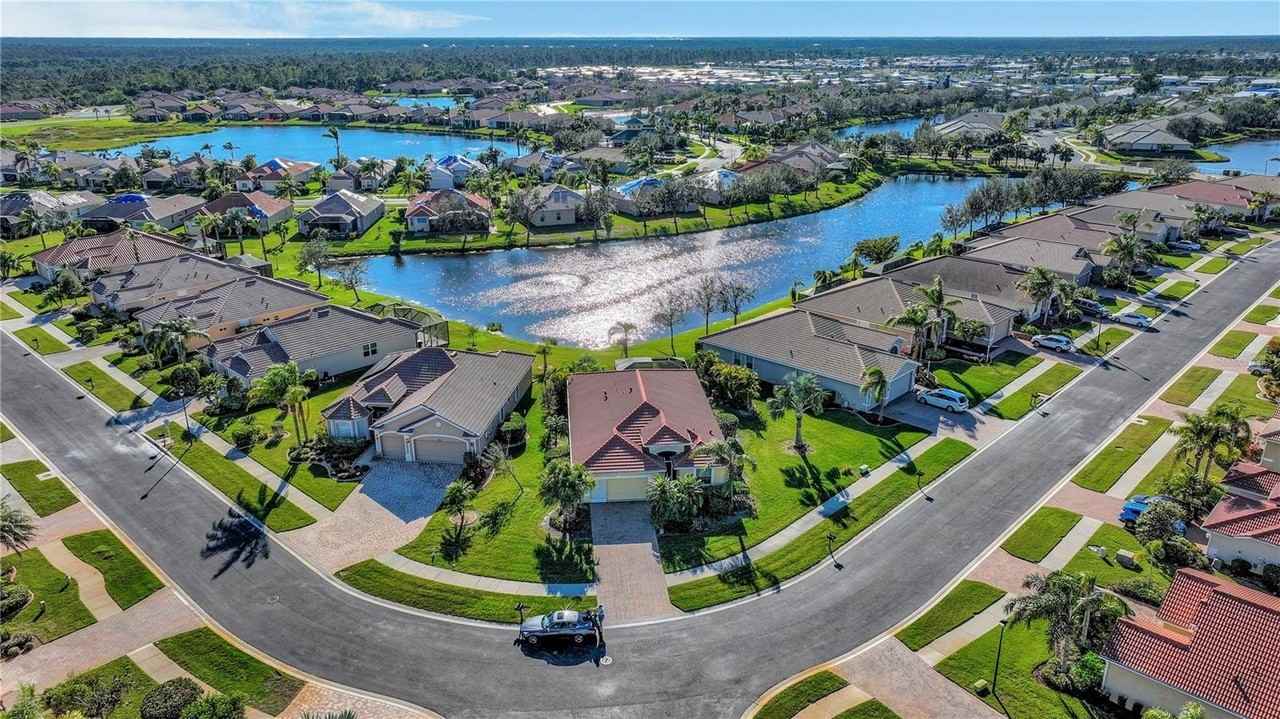 6289 Falcon Lair Dr - Photo 4 of 39