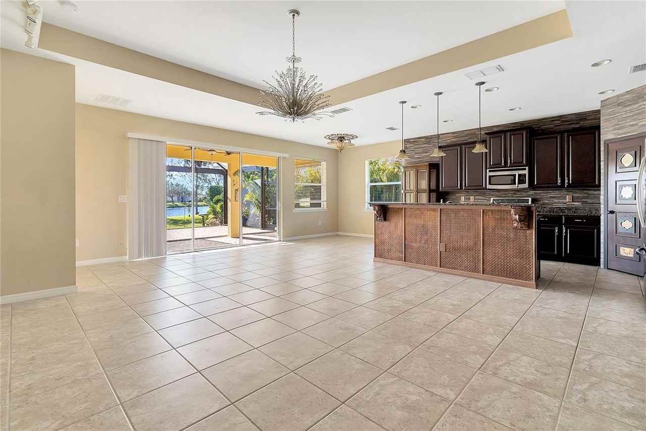 6289 Falcon Lair Dr - Photo 6 of 39