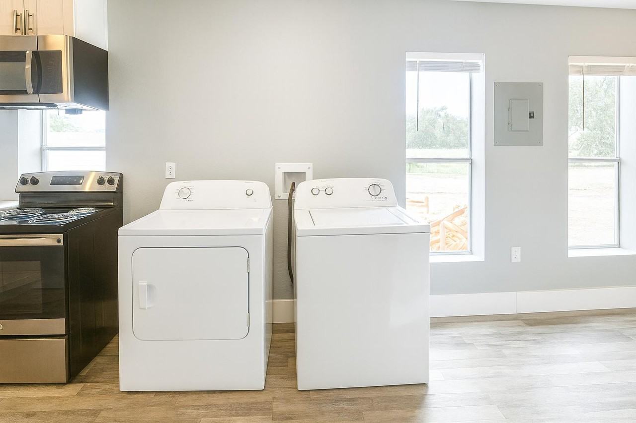 E Crawford St - Photo 3 of 8