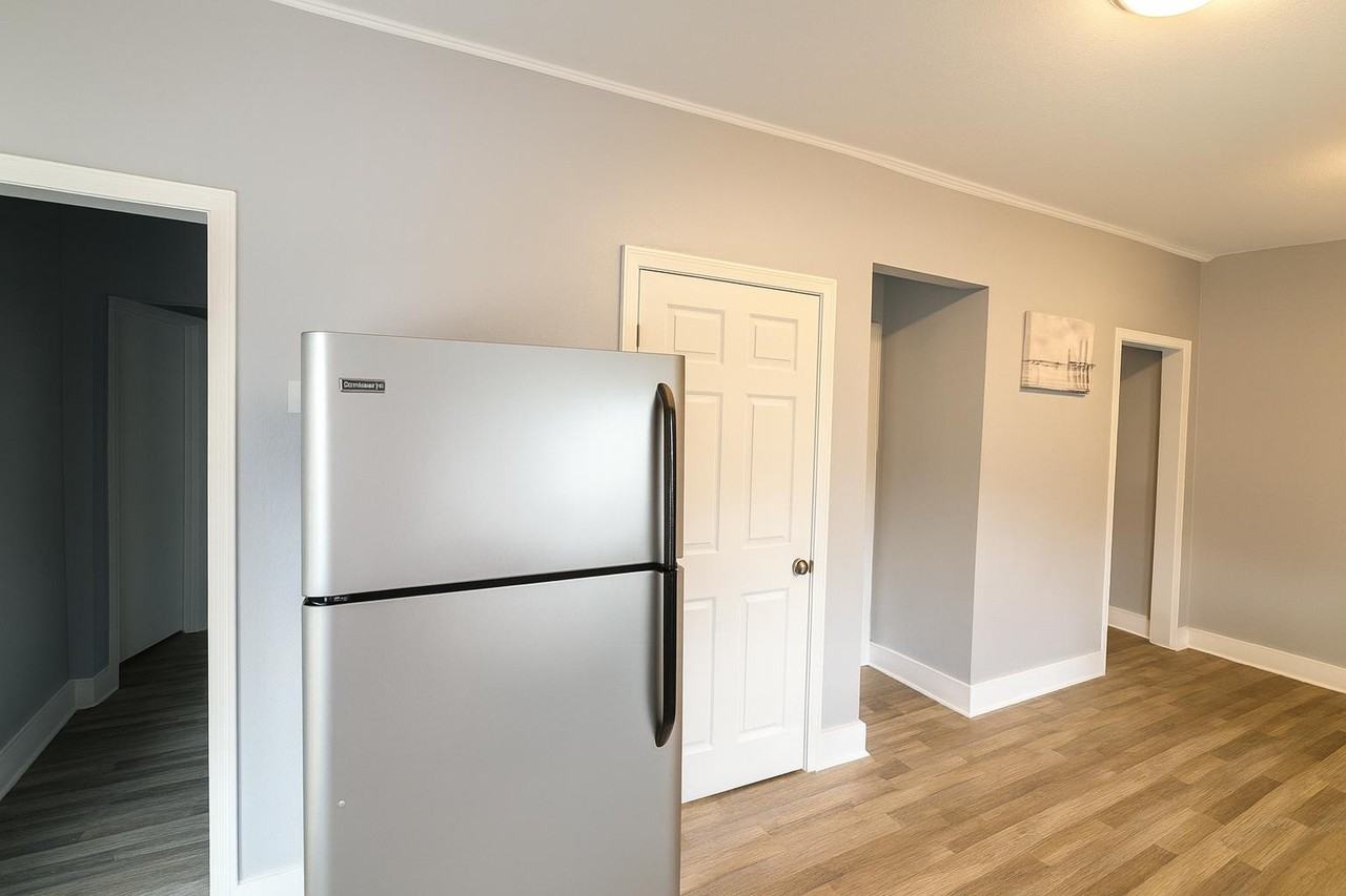 E Crawford St - Photo 4 of 8