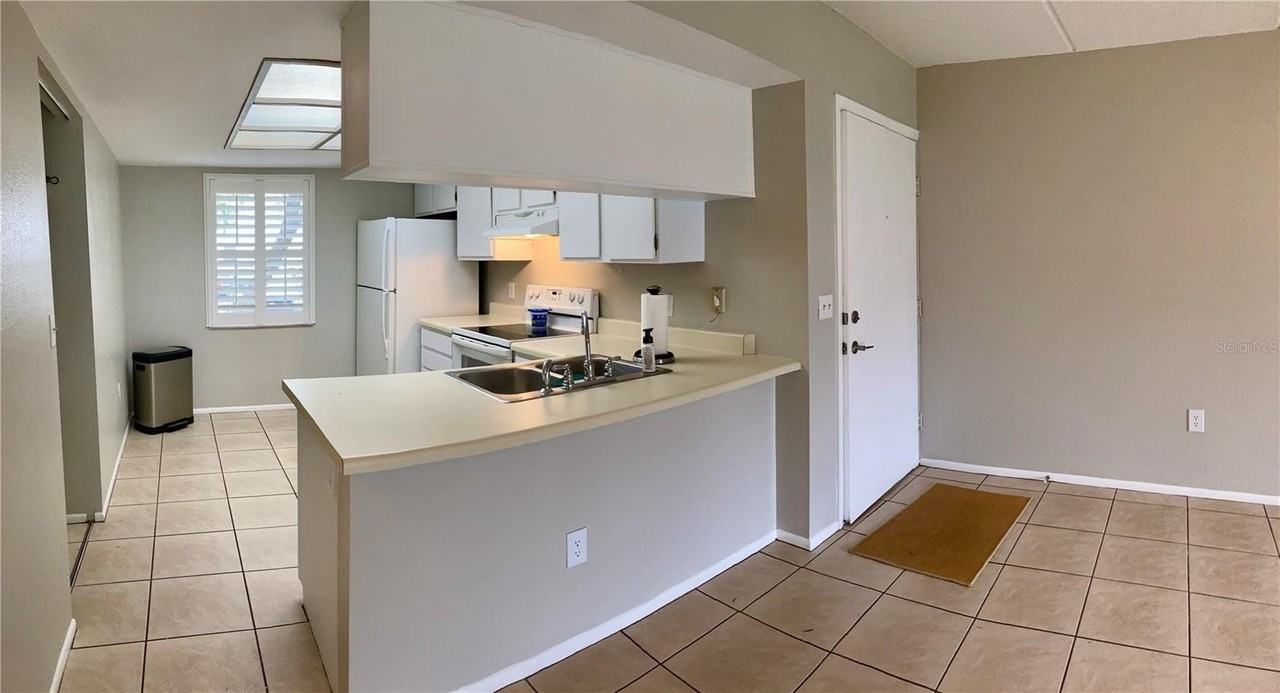 211 Meadow Lane - Photo 2 of 18