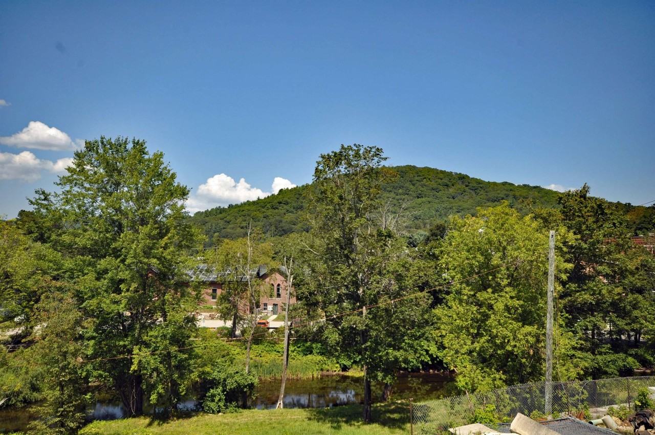 40 Beech St #40A - Photo 2 of 29