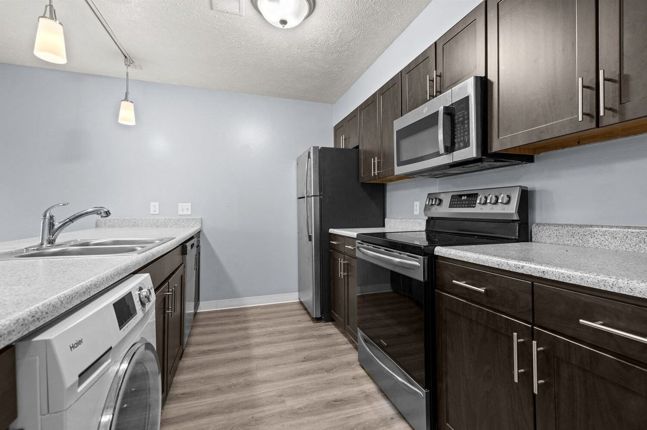 Fairfax Apartments - Lansing, MI - Photo 2 of 45