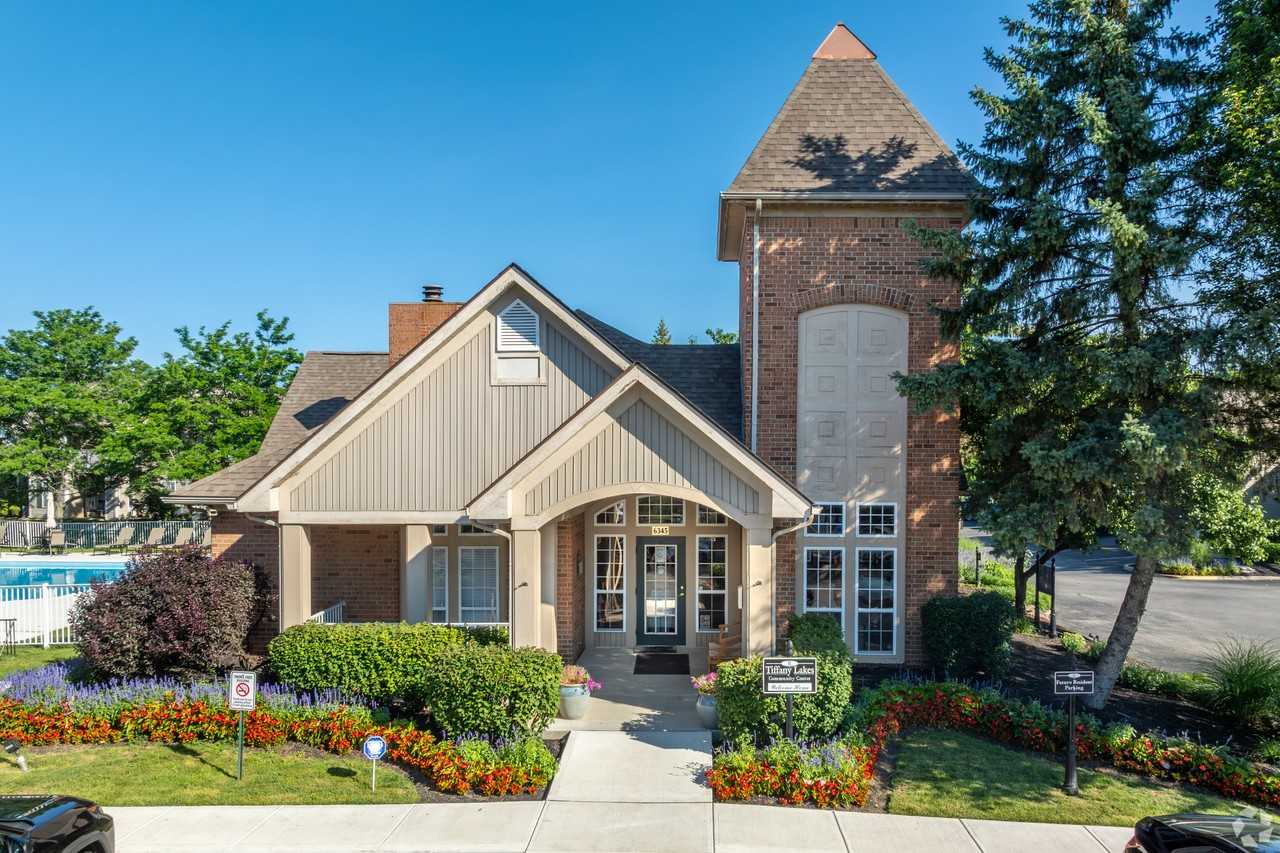 Tiffany Lakes - Photo 2 of 21