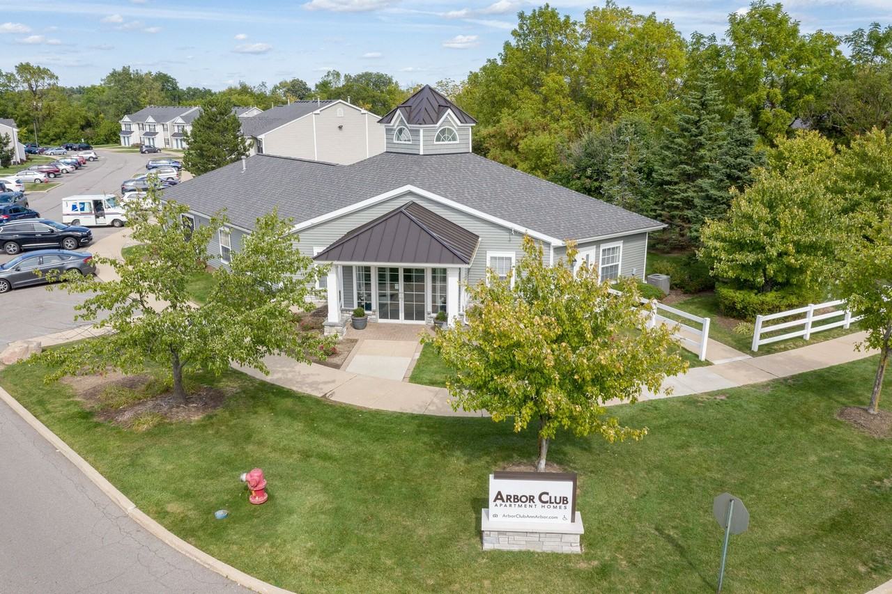 Arbor Club Apartments - Photo 5 of 39